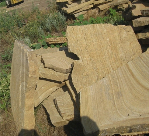 Kamenclub.ru: Форматный камень (плаха) пошаговая дорожка от 70-150 см (4 -12 см)  купить в Балашихе плитняк  форматный плаха желтый песчаник 9 000 руб/т   фото КАМЕНЬ КЛУБ