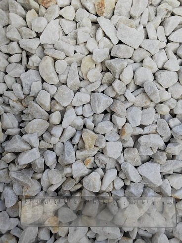 Kamenclub.ru: Мраморная крошка, щебень, цвет-белый, фр. 10-20 мм.  купить в Балашихе мрамор белый, молочный айвори каменная ландшафтная декоративная крошка шебня 12000 руб/т   фото КАМЕНЬ КЛУБ