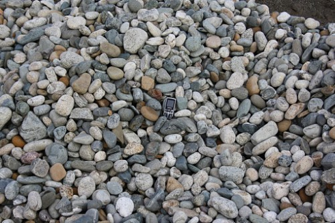 Kamenclub.ru: Галька речная окат (ассорти) фр. 50-100 мм. купить  в Балашихе галька природная округлая серая белая черная серая коричневая синяя галька речная окатанная округлая 6200 руб/т   фото КАМЕНЬ КЛУБ