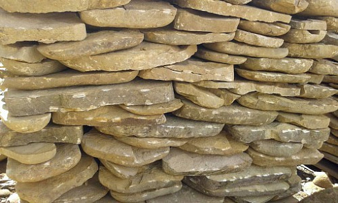 Kamenclub.ru: Песчаник колотый для облицовки (фр. 2-3 см)  купить в Балашихе песчаник бежевый серый рыжий песчаник строительный 5000 руб/т   фото КАМЕНЬ КЛУБ