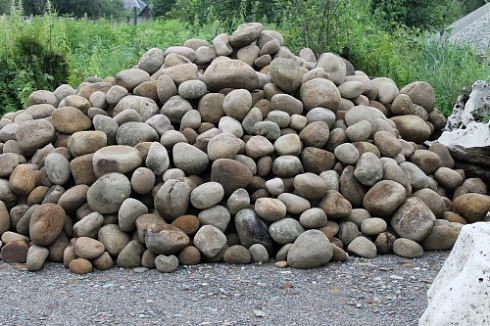 Kamenclub.ru: Песчаник ядра, фр. 100-300 мм  купить в Балашихе песчаник бежевый серый рыжий речная галька 5 000 руб/т   фото КАМЕНЬ КЛУБ