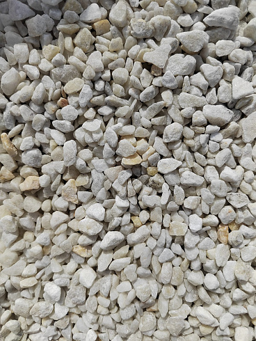 Kamenclub.ru: Мраморная крошка, щебень, цвет-белый, фр. 5-10 мм.  купить в Балашихе мрамор белый, айвори, молочный мраморная каменная крошка ландшафтная 12000 руб/т   фото КАМЕНЬ КЛУБ