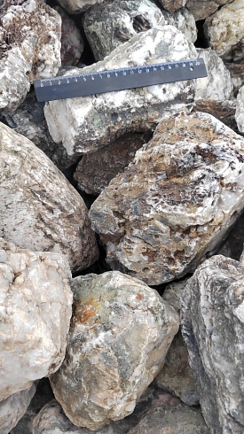 Kamenclub.ru: Кварцевый валунчик фр.100-300 мм.  купить в Балашихе кварц белый, бежевый молочный рыжий крупный природный камень галечник 7850 руб/т   фото КАМЕНЬ КЛУБ