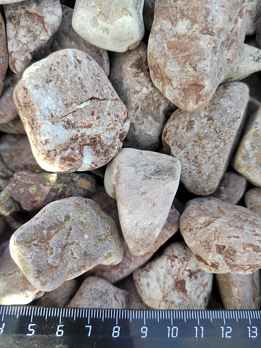 Kamenclub.ru: Мраморная крошка (щебень галтованный розовый) фр.20-40 мм.  купить в Балашихе мрамор розовый, красный оголтованный округлый щебень  15000 руб/т   фото КАМЕНЬ КЛУБ