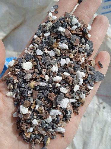 Kamenclub.ru: Мраморная крошка (щебень крошка микс: белый-зеленый-розовый) фр. 5-10 мм  купить в Балашихе мрамор белый, зеленый, розовый, разноцветный, молочный декоративная ландшафтная мраморная крошка 9500 руб/т   фото КАМЕНЬ КЛУБ