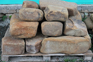 Kamenclub.ru: Песчаник для строительства и кладки (фр. 200-400 мм)  купить в Балашихе песчаник бежевый серый рыжий желтый блоки для строительства из песчаника 6500 руб/т   фото КАМЕНЬ КЛУБ