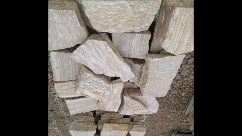 Kamenclub.ru: Песчаник пластушка желтый с рисунком (4-6 см)  купить в Балашихе плитняк пластушка желтый с рисунком песчаник 9 000 руб/м3   фото КАМЕНЬ КЛУБ