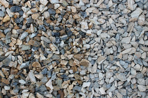 Kamenclub.ru: Мраморная крошка (щебень крошка медовый), фр. 10-20 мм.  купить в Балашихе песчаник бежевый, серый каменная ландшафтная крошка  12000 руб/т   фото КАМЕНЬ КЛУБ