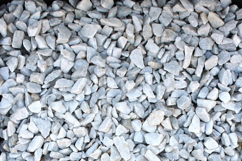 Kamenclub.ru: Мраморная крошка, щебень, цвет-белый, фр. 3-5 мм.  купить в Балашихе мрамор белый молочный бежевый мрамор колотый 11500 руб/т   фото КАМЕНЬ КЛУБ