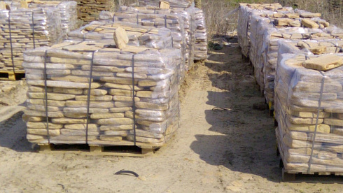 Kamenclub.ru: Песчаник пластушка галтованный желтый с рисунком (3 см)  купить в Балашихе плитняк - пластушка желтый песчаник 21000 руб/м3   фото КАМЕНЬ КЛУБ