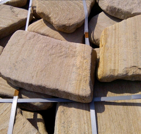 Kamenclub.ru: Песчаник пластушка галтованный желтый с рисунком (3 см)  купить в Балашихе плитняк - пластушка желтый песчаник 21000 руб/м3   фото КАМЕНЬ КЛУБ