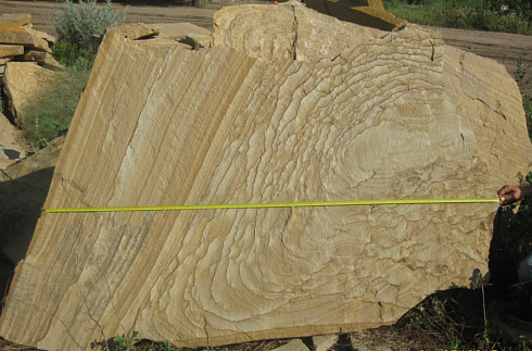 Kamenclub.ru: Форматный камень (плаха) пошаговая дорожка от 70-150 см (4 -12 см)  купить в Балашихе плитняк  форматный плаха желтый песчаник 9 000 руб/т   фото КАМЕНЬ КЛУБ