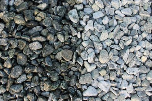 Kamenclub.ru: Щебень галтованный зеленый (змеевик) фр. 20-40 мм.  купить в Балашихе мрамор зеленый, салатовый оголтованный щебень мраморный 12500 руб/т   фото КАМЕНЬ КЛУБ