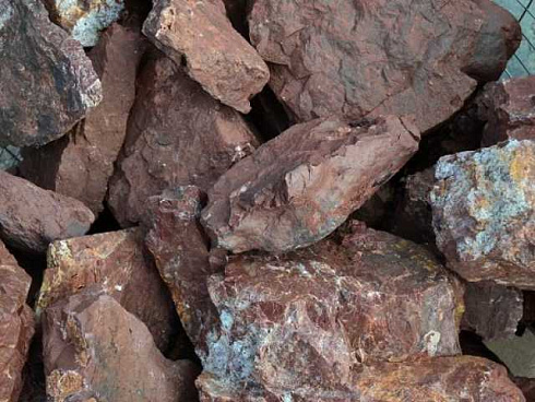 Kamenclub.ru: Щебень крошка красный (ЯШМА) фр. 20-40 мм.  купить в Балашихе яшма красный, бордовый декоративный ландшафтный щебень 9000 руб/т   фото КАМЕНЬ КЛУБ