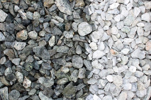 Kamenclub.ru: Щебень крошка зеленый (змеевик) фр. 20-40 мм.  купить в Балашихе мрамор зеленый, салатовый ландшафтная мраморная крошка 8500 руб/т   фото КАМЕНЬ КЛУБ