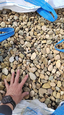 Kamenclub.ru: Галька речная окат рыжая фр. 20-40 мм. купить  в Балашихе галька речная окатанная рыжая желтая серая округлая речная галька 5000 руб/т   фото КАМЕНЬ КЛУБ