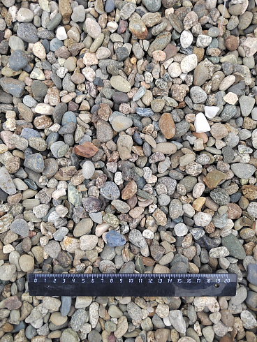 Kamenclub.ru: Галька речная окат (серая) фр.10-20 мм купить  в Балашихе галька речная серая, серый, темно-серый, светло-серый, коричневый ландшафтная декоративная речная окатанная округлая галька 5000 руб/т   фото КАМЕНЬ КЛУБ