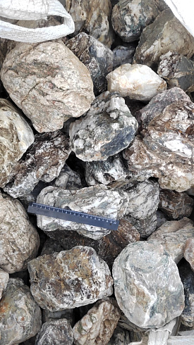 Kamenclub.ru: Кварцевый валунчик фр.100-300 мм.  купить в Балашихе кварц белый, бежевый молочный рыжий крупный природный камень галечник 7850 руб/т   фото КАМЕНЬ КЛУБ