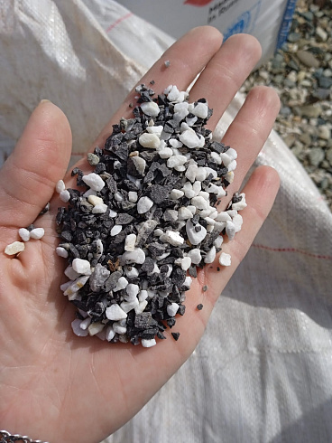 Kamenclub.ru: Мраморная крошка (щебень крошка микс: белый-зеленый-розовый) фр. 5-10 мм  купить в Балашихе мрамор белый, зеленый, розовый, разноцветный, молочный декоративная ландшафтная мраморная крошка 9500 руб/т   фото КАМЕНЬ КЛУБ