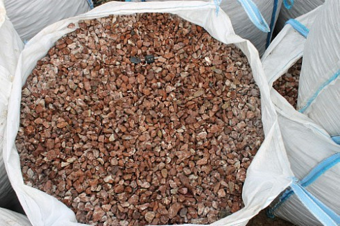 Kamenclub.ru: Мраморная крошка (щебень крошка розовый) фр. 10-20 мм.  купить в Балашихе мрамор розовый, красный каменная декоративная крошка ландшафтная 11000 руб/т   фото КАМЕНЬ КЛУБ