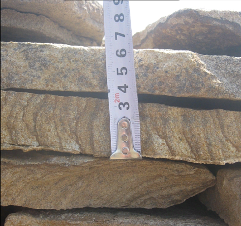 Kamenclub.ru: Песчаник пластушка желтый с рисунком (3 см)  купить в Балашихе песчаник желтый с рисунком, рыжий, желтый песчаник пластушка ландшафтная рваная 8 500 руб/м3   фото КАМЕНЬ КЛУБ