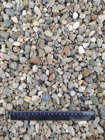 Kamenclub.ru: Галька речная окат (серая) фр.10-20 мм купить  в Балашихе галька речная серая, серый, темно-серый, светло-серый, коричневый ландшафтная декоративная речная окатанная округлая галька 5000 руб/т   фото КАМЕНЬ КЛУБ