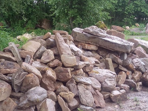 Kamenclub.ru: Песчаник декоративный ландшафтный (фр. 300-500 мм)  купить в Балашихе песчаник желтый рыжий серый зеленый валун речной окатанный природный песчаника 4 500 руб/т   фото КАМЕНЬ КЛУБ