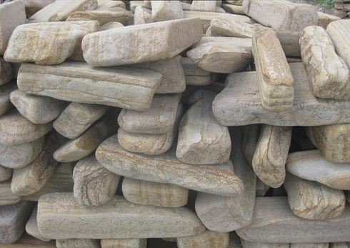 Kamenclub.ru: Песчаник пластушка галтованный желтый с рисунком (3 см)  купить в Балашихе плитняк - пластушка желтый песчаник 21000 руб/м3   фото КАМЕНЬ КЛУБ