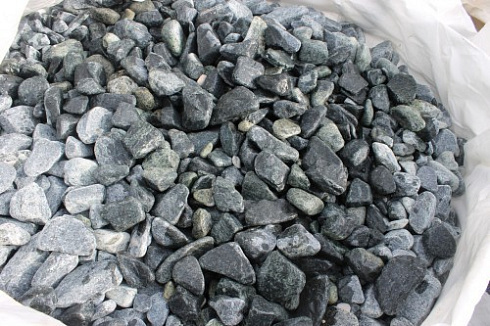 Kamenclub.ru: Щебень галтованный зеленый (змеевик) фр. 50-100 мм.  купить в Балашихе галтовка мраморная зеленый, салатовый мрамор 12 500 руб/т   фото КАМЕНЬ КЛУБ