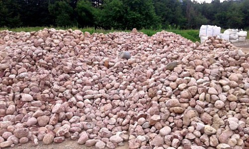 Kamenclub.ru: Розовый валунчик фр.100-300 мм.  купить в Балашихе крупный природный камень розовый, серый молочный красный речной галечник природный 7850 руб/т   фото КАМЕНЬ КЛУБ