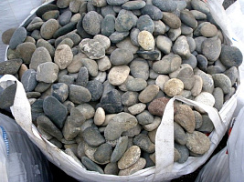 Kamenclub.ru: Галька речная плоская (ассорти) фр. 100-200-300 мм купить в Балашихе галька галечник природный серый, белый темно-серый синий рыжий светло-серый природная галька плоская крупная 8000 руб/т   фото КАМЕНЬ КЛУБ