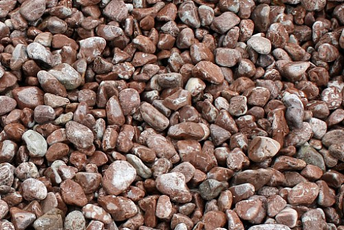 Kamenclub.ru: Мраморная крошка (щебень галтованный розовый) фр.40-70 мм.  купить в Балашихе мрамор розовый, красный галтовка мраморная щебня 15000 руб/т   фото КАМЕНЬ КЛУБ