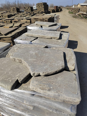 Kamenclub.ru: Песчаник галтованный для облицовки (фр. 2-5 см)  купить в Балашихе песчник рыжий желтый серый песчаник окатанный речной 6 000 руб/т   фото КАМЕНЬ КЛУБ