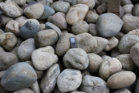 Kamenclub.ru: Речной валун (Ассорти) фр.100-300 мм.  купить в Балашихе галечник серый, темно-серый, светло-серый речная галька крупных размеров 4200 руб/т   фото КАМЕНЬ КЛУБ