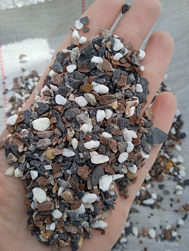 Kamenclub.ru: Мраморная крошка (щебень крошка микс: белый-зеленый-розовый) фр. 3-5 мм.  купить в Балашихе мрамор белый, зеленый, розовый мраморная декоративная крошка каменная 12000 руб/т   фото КАМЕНЬ КЛУБ