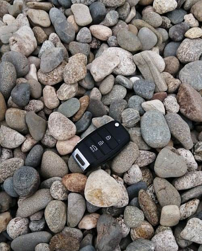 Kamenclub.ru: Галька горная речная окат (цветная) фр. 20-40 мм. купить  в Балашихе галька речная серый синий бежевый белый окатанная речная галька ландшафтная 6800 руб/т   фото КАМЕНЬ КЛУБ