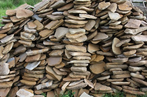 Kamenclub.ru: Песчаник колотый для облицовки (фр. 2-3 см)  купить в Балашихе песчаник бежевый серый рыжий песчаник строительный 5000 руб/т   фото КАМЕНЬ КЛУБ