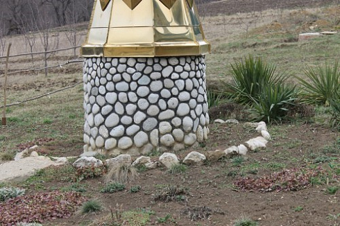 Kamenclub.ru: Галька речная плоская (бело-серая) фр. 100-200-300 мм. купить  в Балашихе галька речная плоская серый, белый, бело-серый, серо-белый речная галька плоская  9000 руб/т   фото КАМЕНЬ КЛУБ