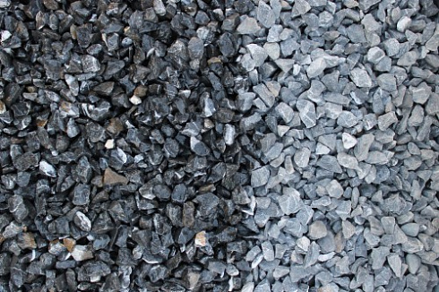 Kamenclub.ru: Щебень крошка черный (мрамор) фр. 10-20 мм.  купить в Балашихе мрамор черный с белыми прожилками, черный, белый каменная ландшафтная декоративная крошка щебня 11000 руб/т   фото КАМЕНЬ КЛУБ
