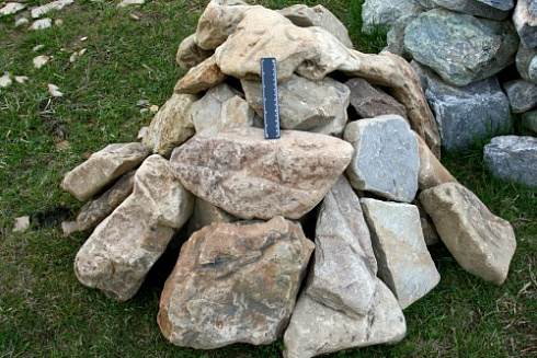 Kamenclub.ru: Песчаник декоративный ландшафтный (фр. 300-500 мм)  купить в Балашихе песчаник желтый рыжий серый зеленый валун речной окатанный природный песчаника 4 500 руб/т   фото КАМЕНЬ КЛУБ