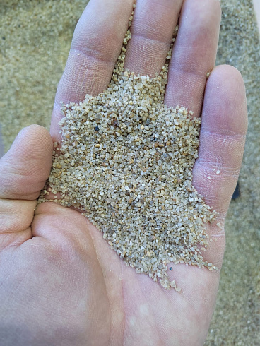 Кварцевый песок для площадок фр. 0,6-1,2 мм.  купить в Балашихе фото Камень Клуб