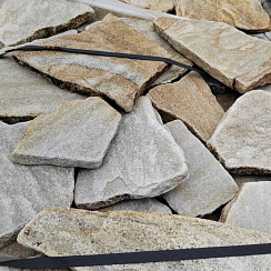 Kamenclub.ru: Песчаник пластушка галтованный желтый с рисунком (3 см)  купить в Балашихе плитняк - пластушка желтый песчаник 21000 руб/м3   фото КАМЕНЬ КЛУБ