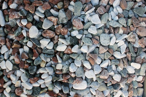 Kamenclub.ru: Мраморная крошка (щебень галтованный микс:белый-зеленый-розовый) фр.20-40 мм.  купить в Балашихе мрамор белый, зеленый, розовый мрамор декоративный (галтовка) 15500 руб/т   фото КАМЕНЬ КЛУБ