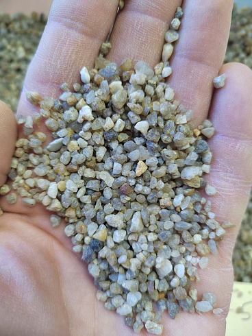 Кварцевый песок для площадок фр. 2-5 мм.  купить в Балашихе фото Камень Клуб