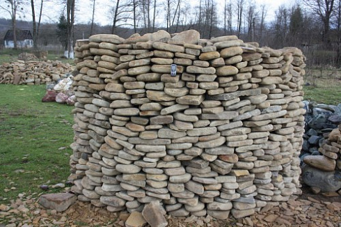 Kamenclub.ru: Песчаник для мощения дорожек, площадок, парковок ( фр 5-10 см)  купить в Балашихе песчаник  серый желтый коричневый рыжий песчаник оголтованный окатанный 6500 руб/т   фото КАМЕНЬ КЛУБ