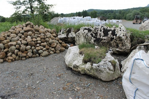 Kamenclub.ru: Песчаник ядра, фр. 100-300 мм  купить в Балашихе песчаник бежевый серый рыжий речная галька 5 000 руб/т   фото КАМЕНЬ КЛУБ