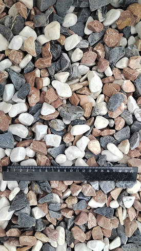 Kamenclub.ru: Мраморная крошка (щебень галтованный микс:белый-зеленый-розовый) фр.20-40 мм.  купить в Балашихе мрамор белый, зеленый, розовый мрамор декоративный (галтовка) 15500 руб/т   фото КАМЕНЬ КЛУБ